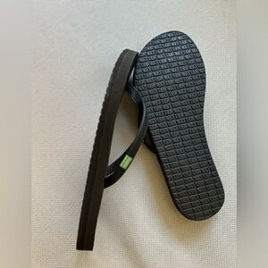 Sanuk Black Flip Flop Sandals